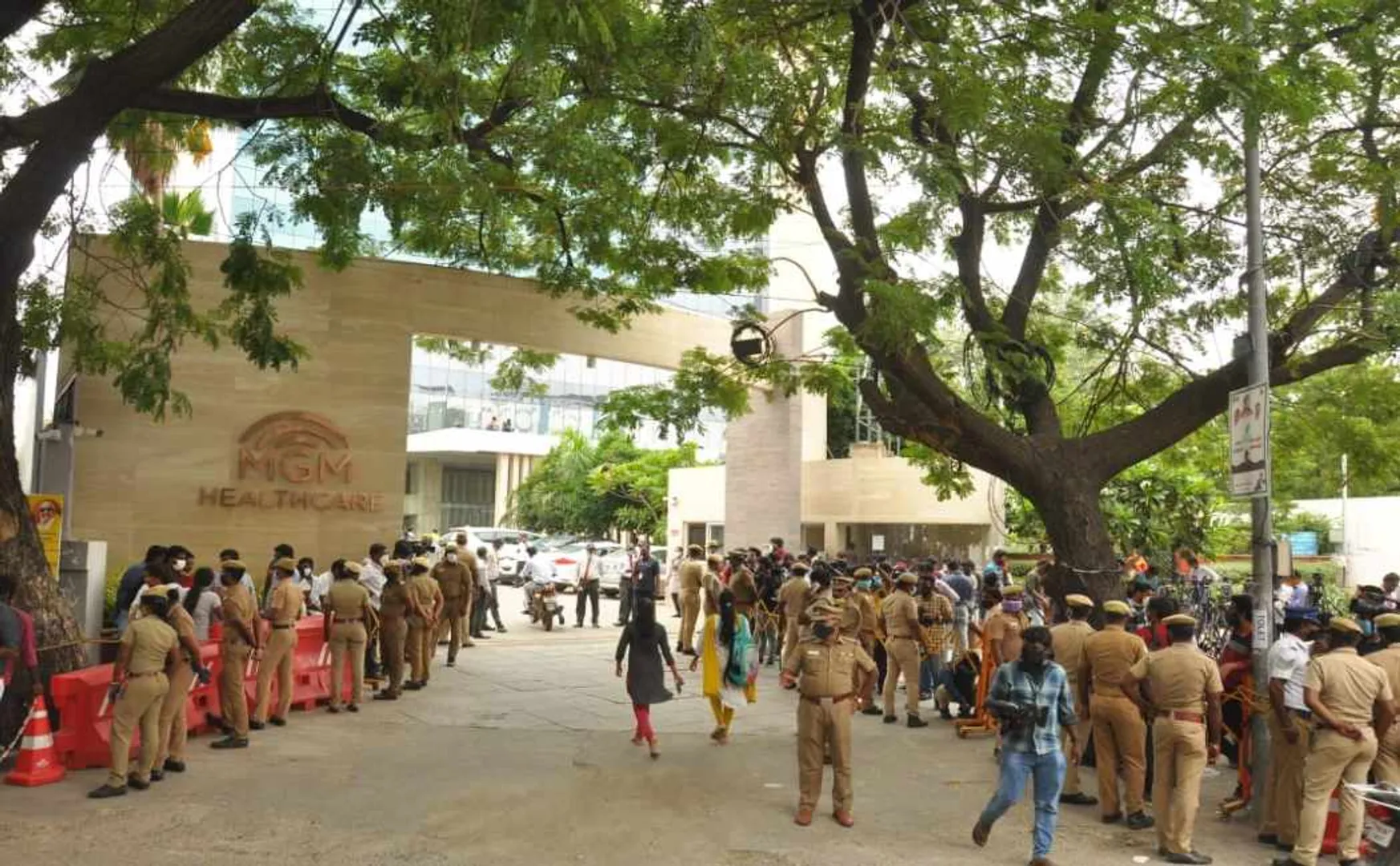 sp balasubramanyam hospital family memers arrived 